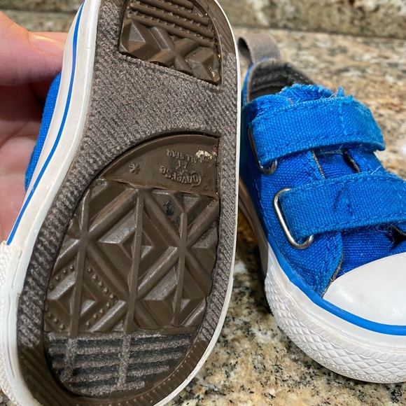Toddler velcro Converse - Picture 2 of 3